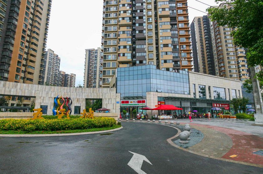 四川成都郫筒街文信路五彩城